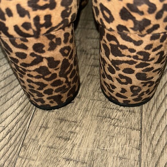 Circus’ 🎪 Leopard 🐆 Print Fabric Side Zip Boots 👢comfy covered stacked heel - Picture 8 of 17